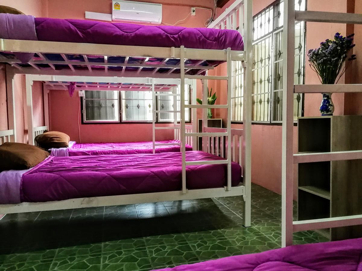 Champion Hostel 2 (Adults Only) Čiang Mai Exteriér fotografie